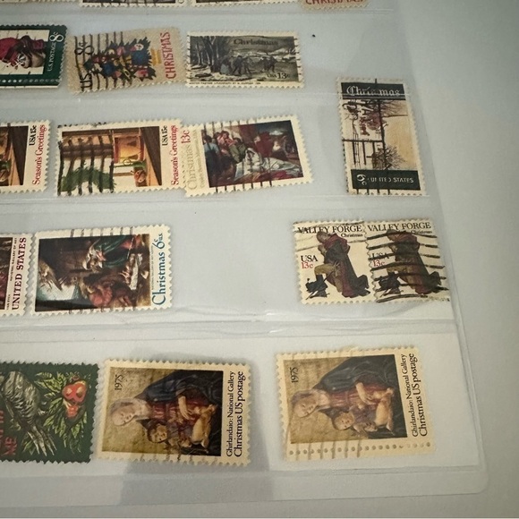 Vintage Christmas Stamps, most cancelled - 1970's - Picture 7 of 10